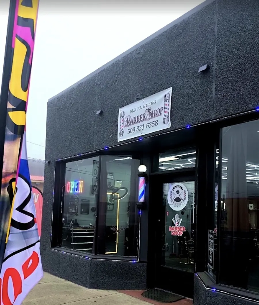 M.R. El Güero storefront